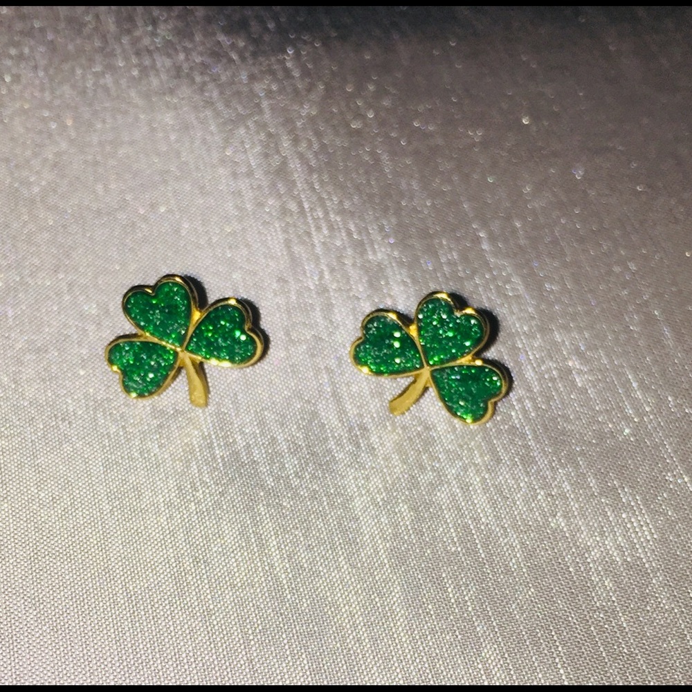 ☘️ GREEN CLOVER ST PATTYS DAY STUD EARRINGS☘️